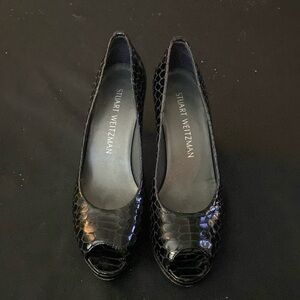 Pre-owned, black patent leather